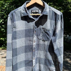 Understated men's plaid button up